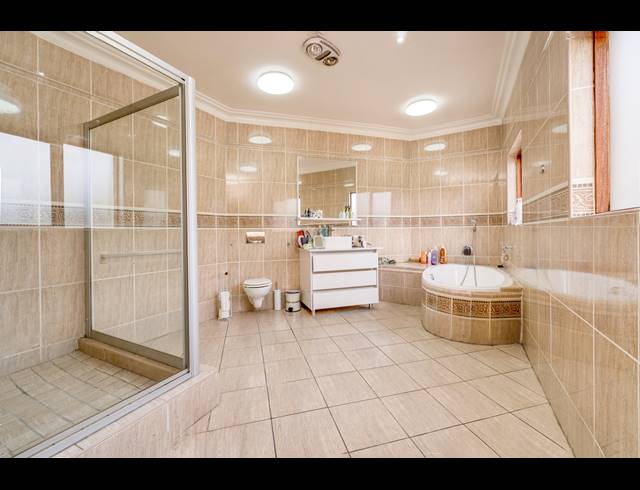 6 BEDROOM HOUSE FOR SALE IN WOODMEAD
